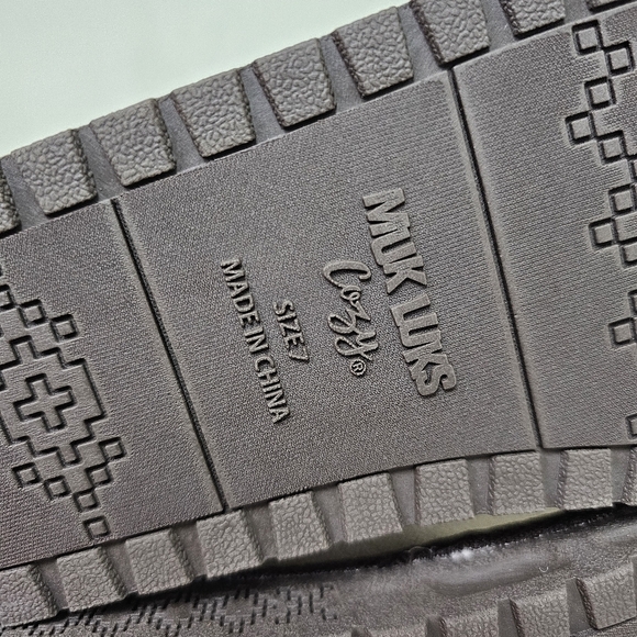 MUK LUKS Women's Janie Cozy Sweater Boot in Stone Lurex Print sz 7 - Picture 10 of 12